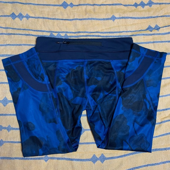 Lululemon Blue Ink Floral Run Inspire II Crop Leggings - Picture 5 of 8